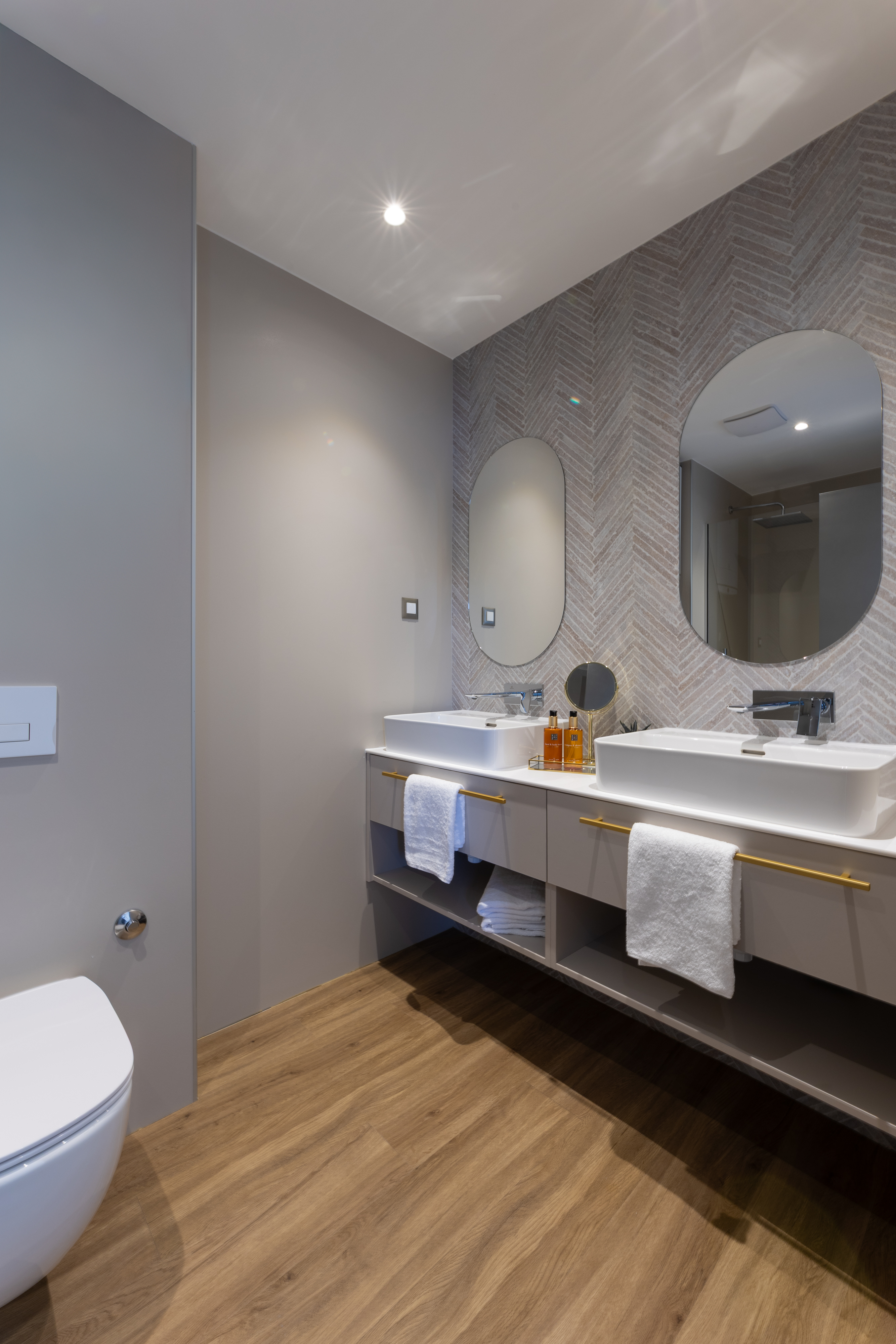 Comfort Double Room with Balcony - Image 7