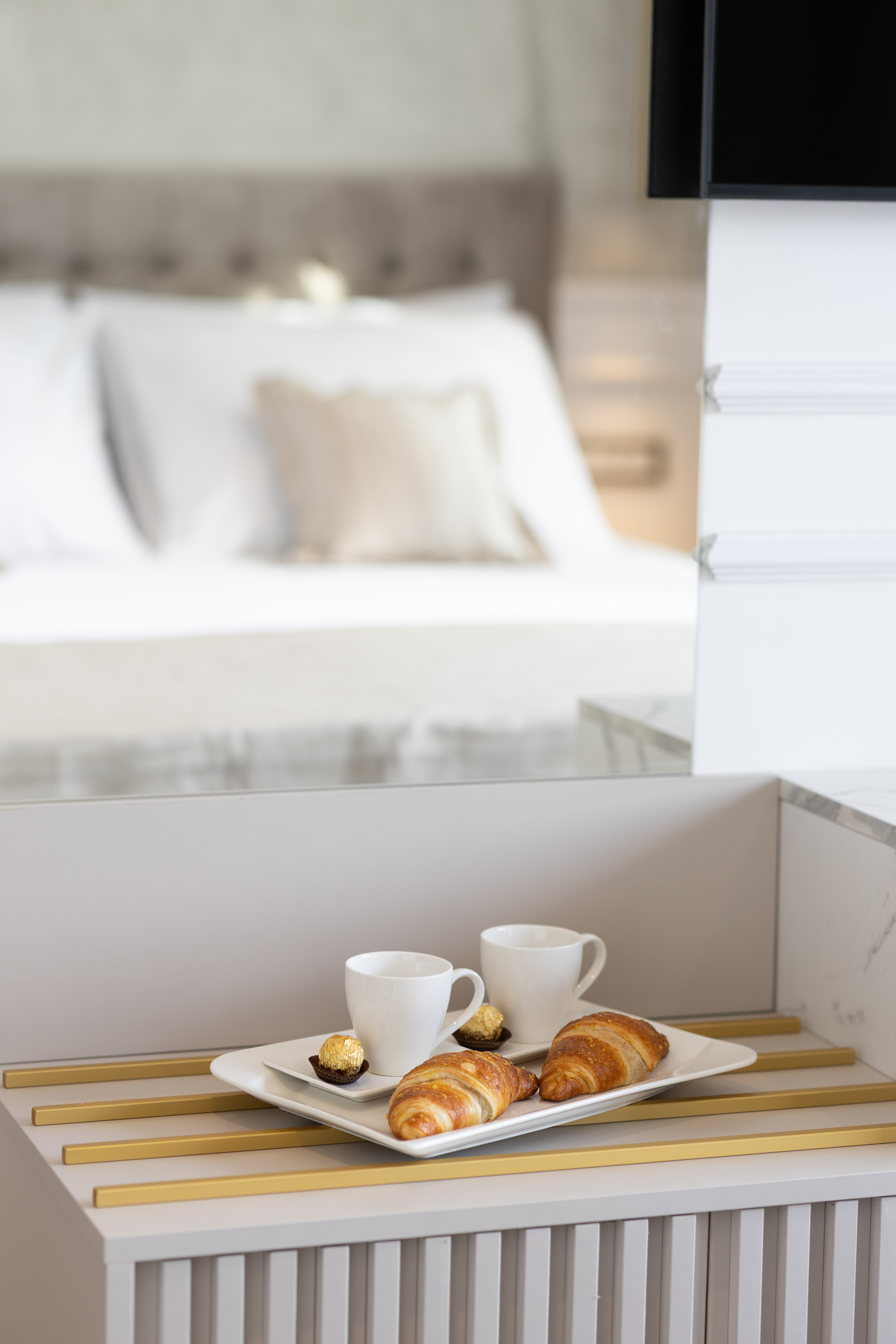 One Bedroom Suite - Image 1