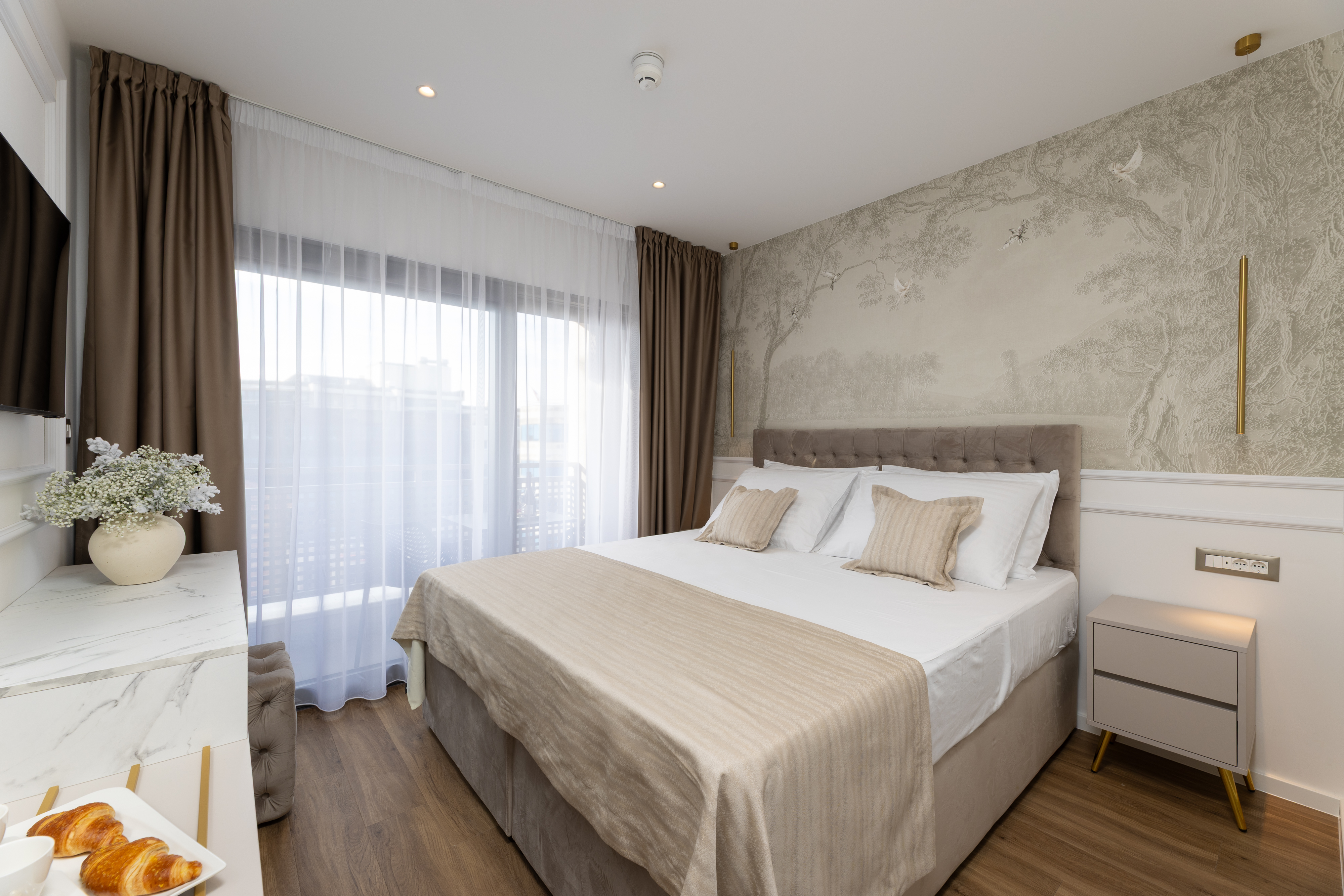 One Bedroom Suite - Image 10