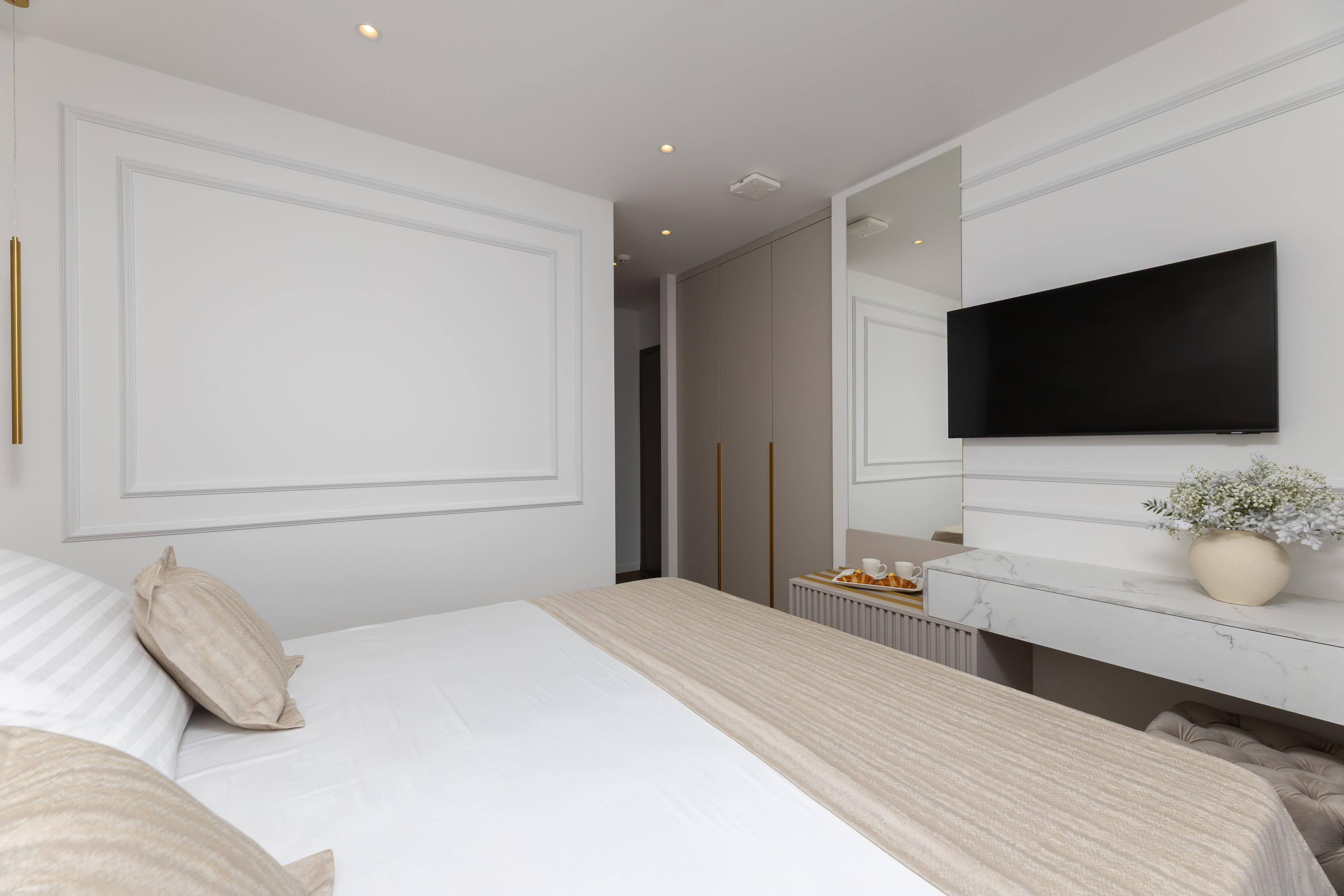 One Bedroom Suite - Image 5