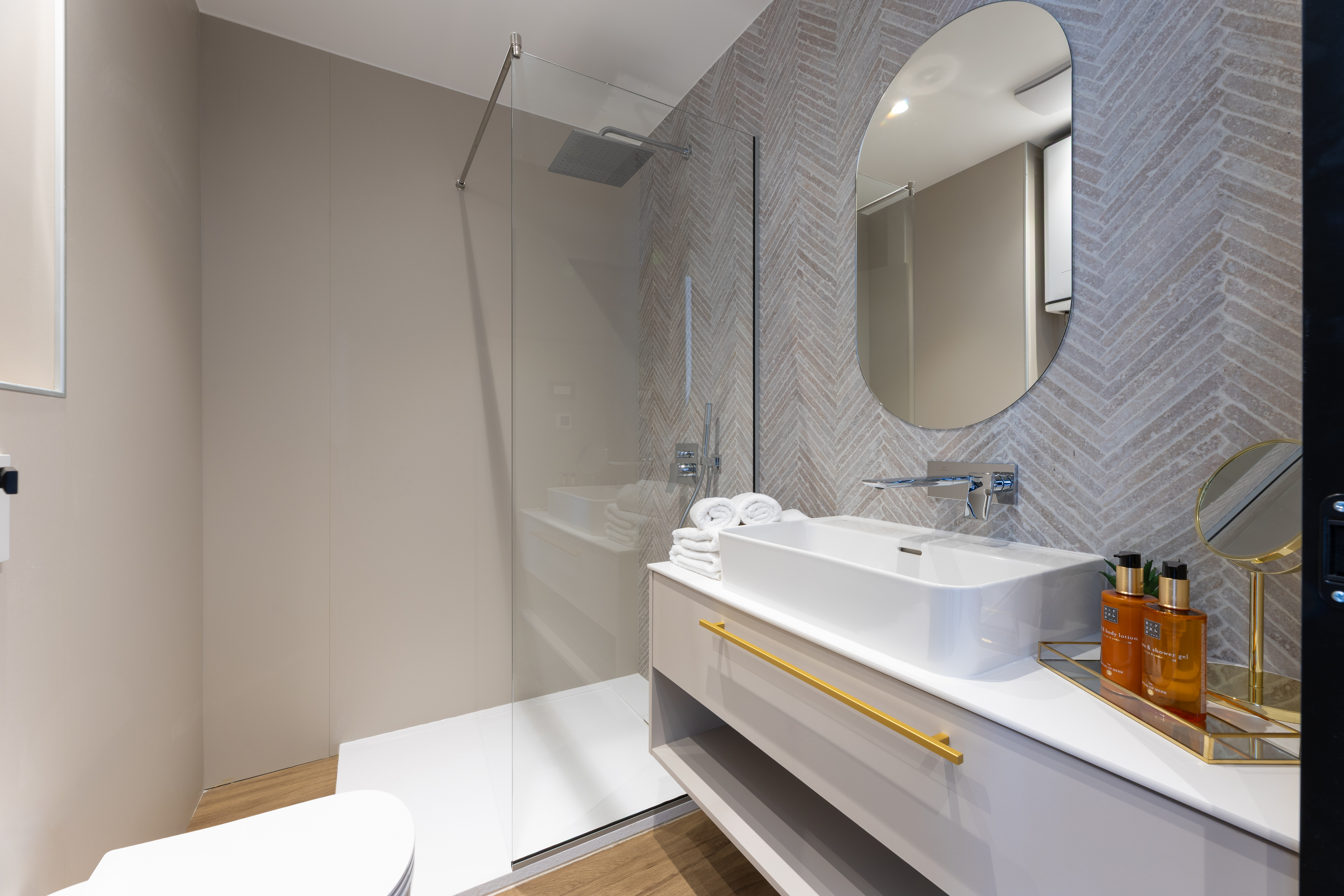 One Bedroom Suite - Image 6