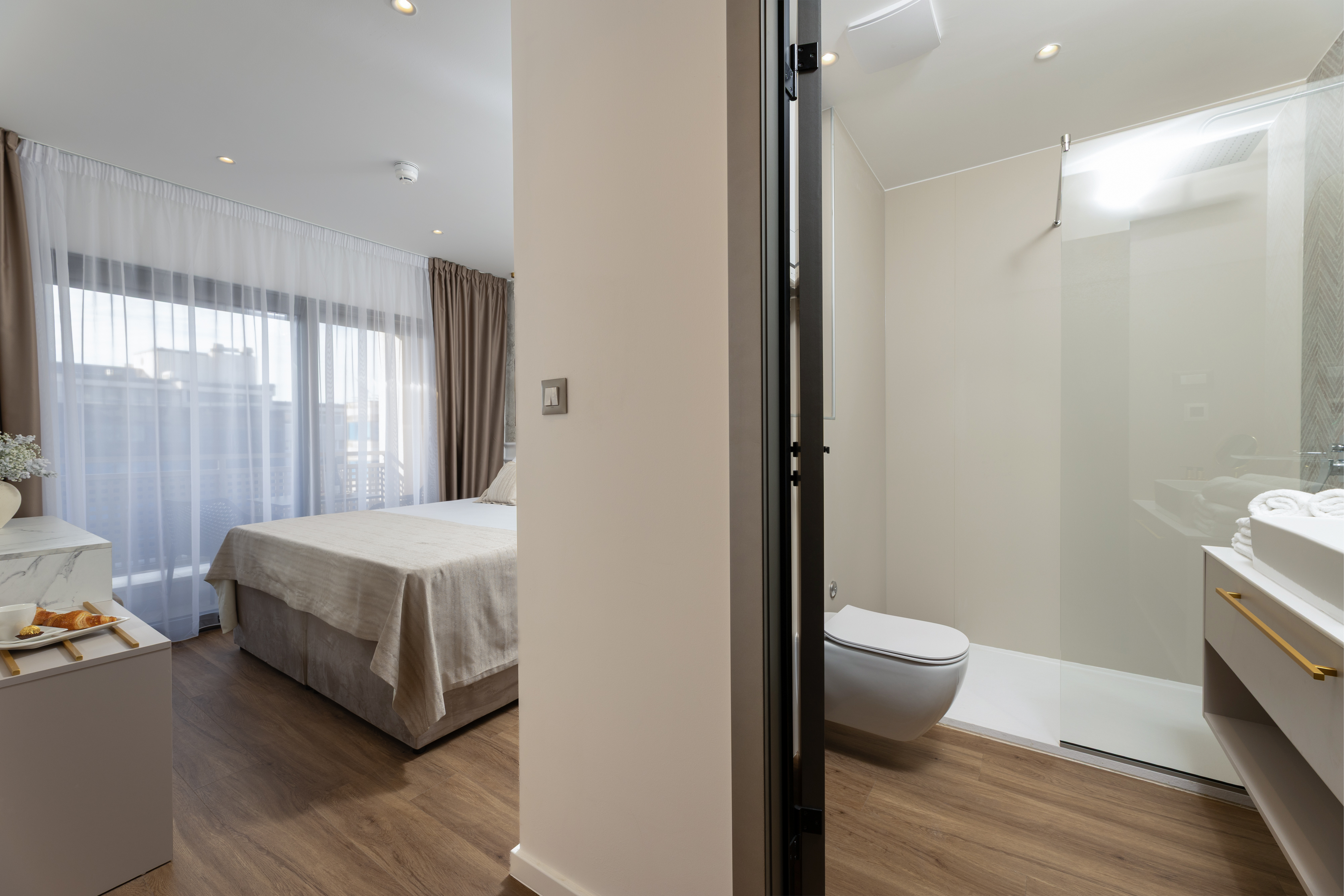 One Bedroom Suite - Image 7