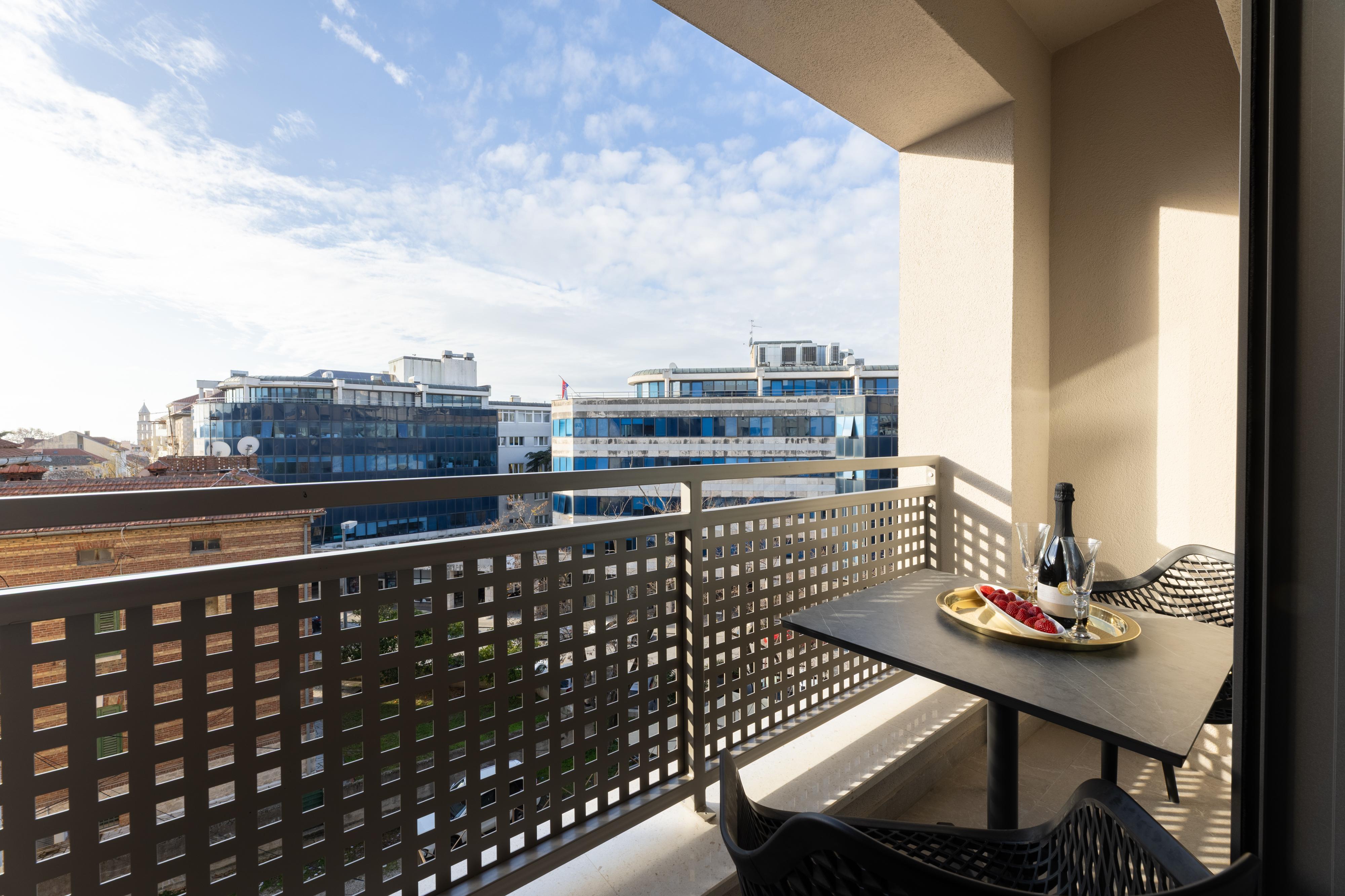 One Bedroom Suite - Image 9