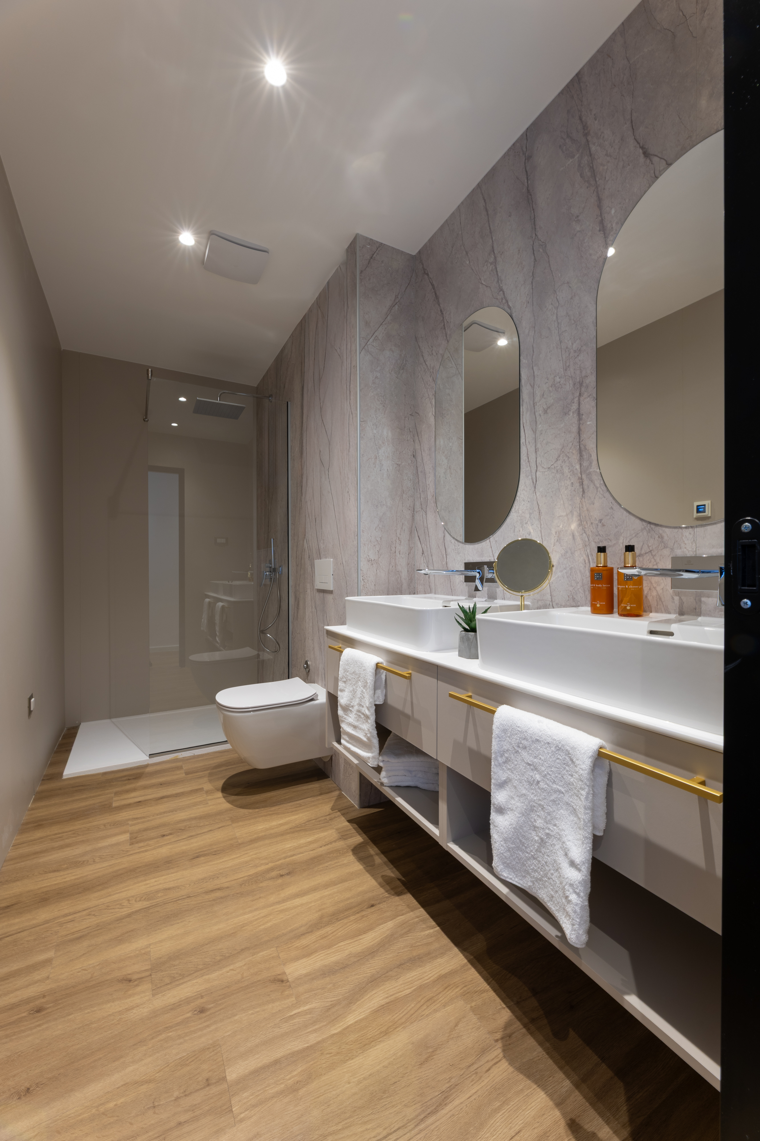 Superior Double Room - Image 5