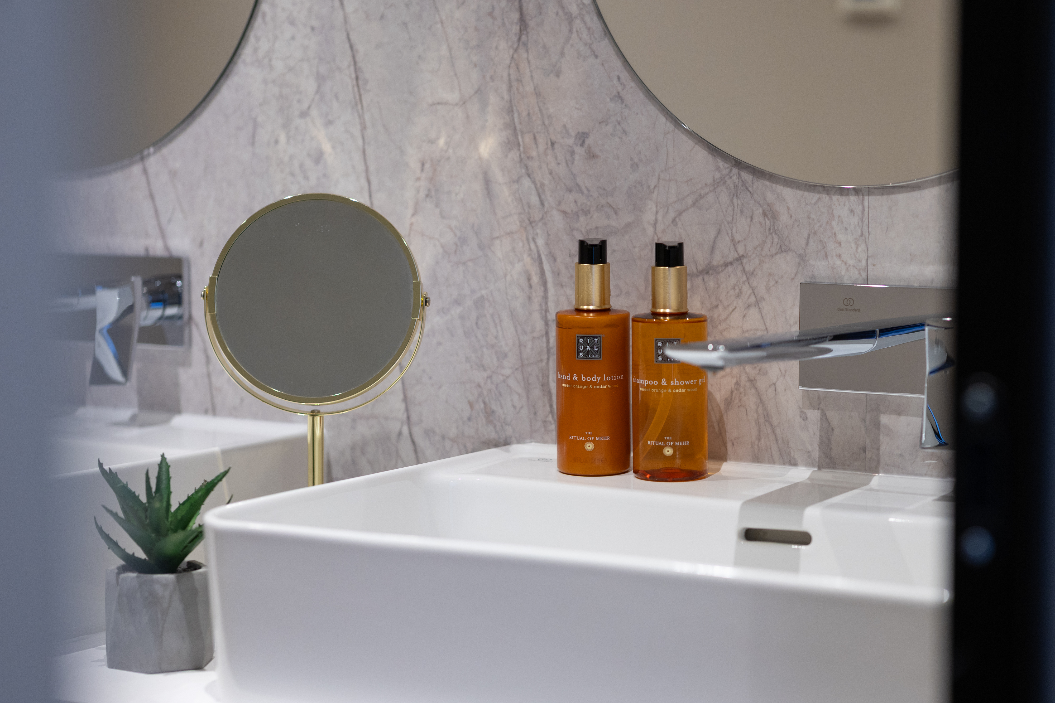 Superior Double Room - Image 9