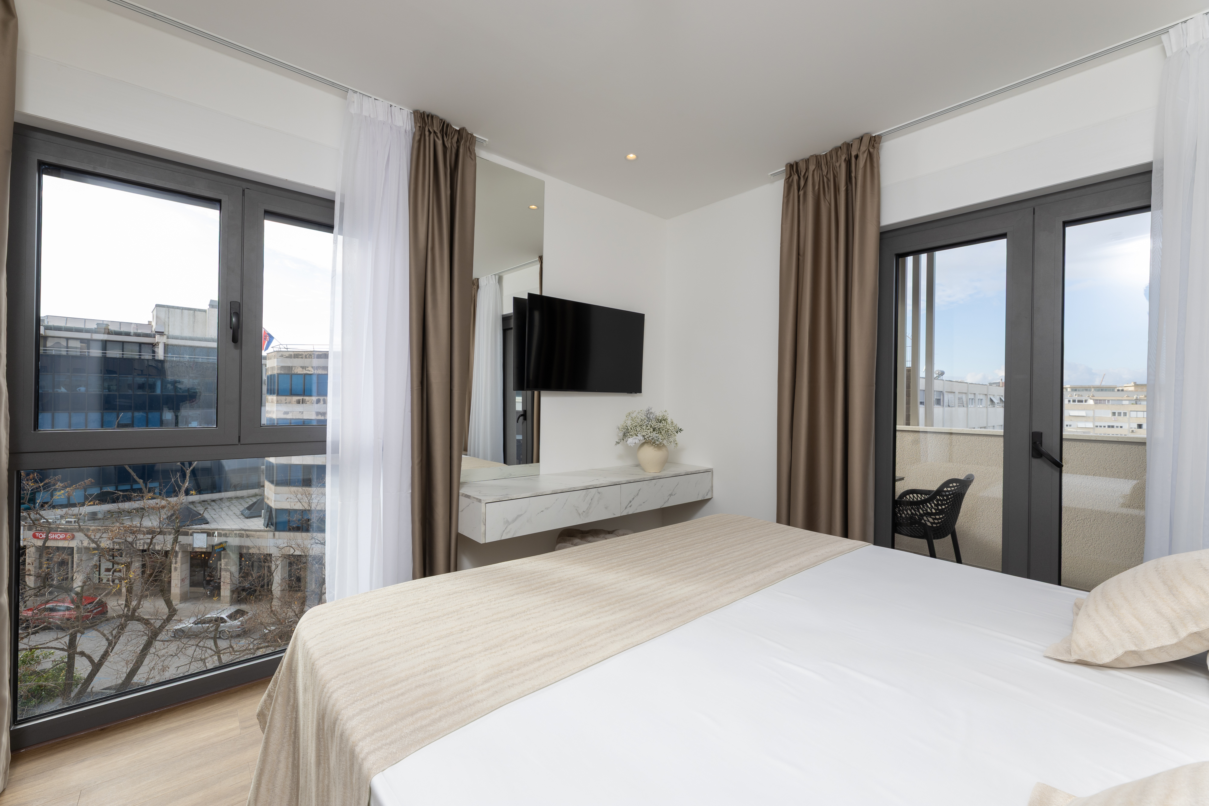 Superior Double Room with Balcony - Image 1