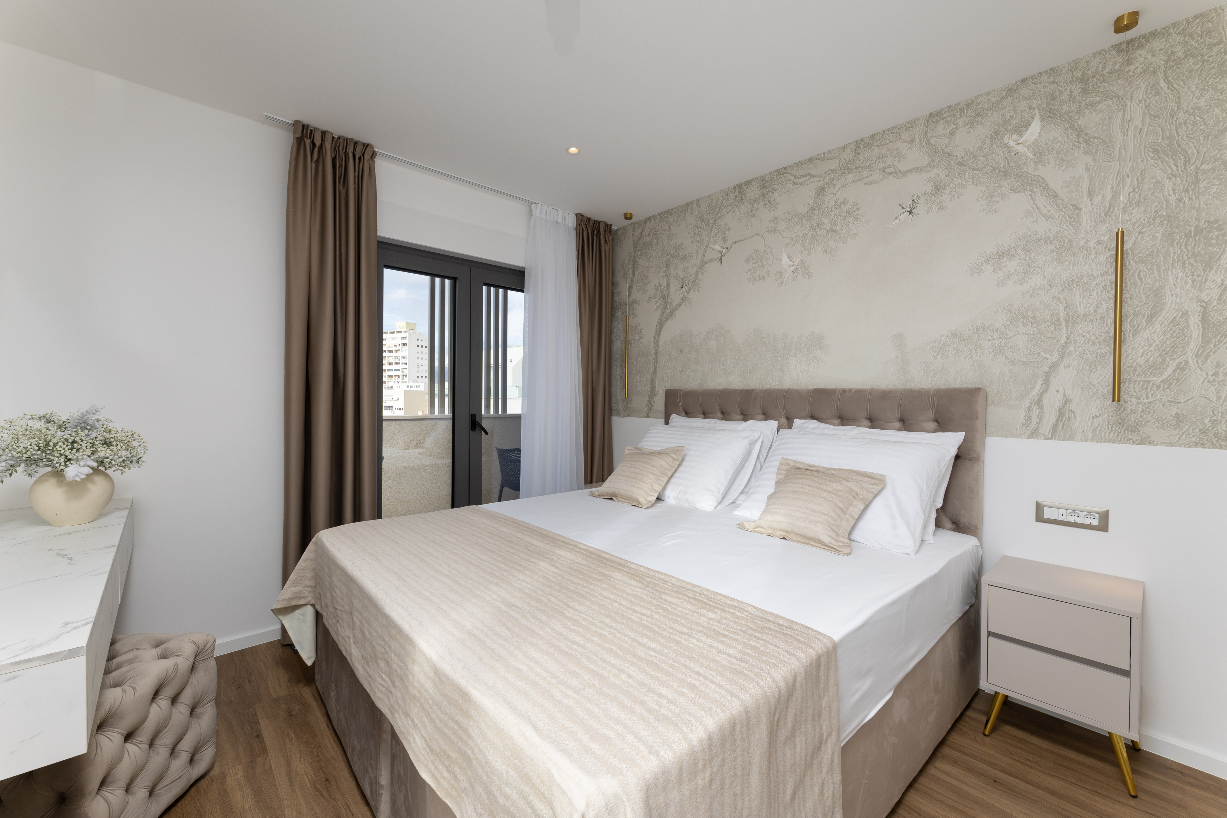 Superior Double Room with Balcony - Image 2