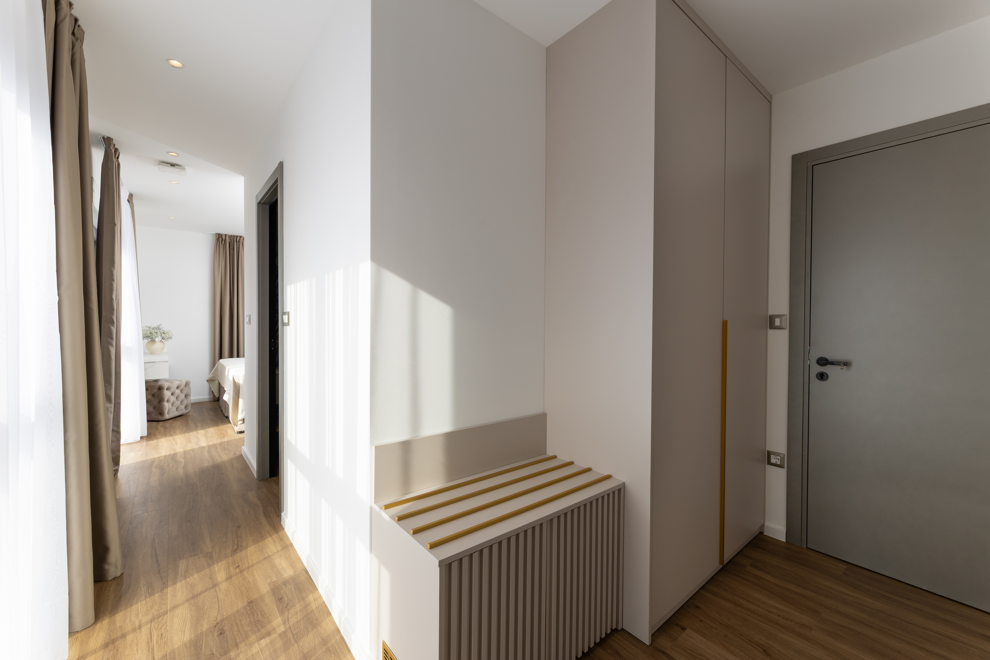 Superior Double Room with Balcony - Image 3